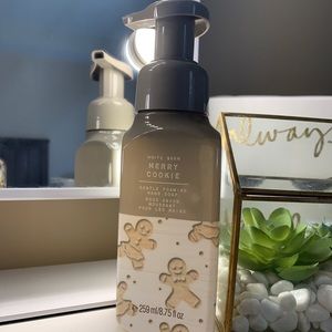🍪 2/20 Bath and Body Works Foaming Hand Soap